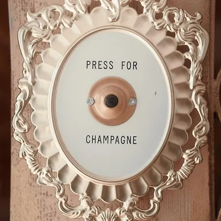 La Whiteroom De L'artois *