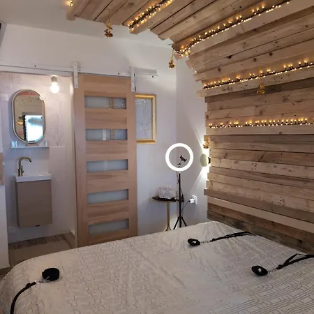 La Whiteroom De L'artois Liebeshotel